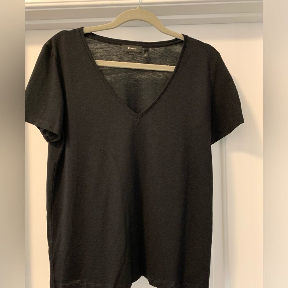 Theory Women’s V-Neck Tee Shirt Size Medium